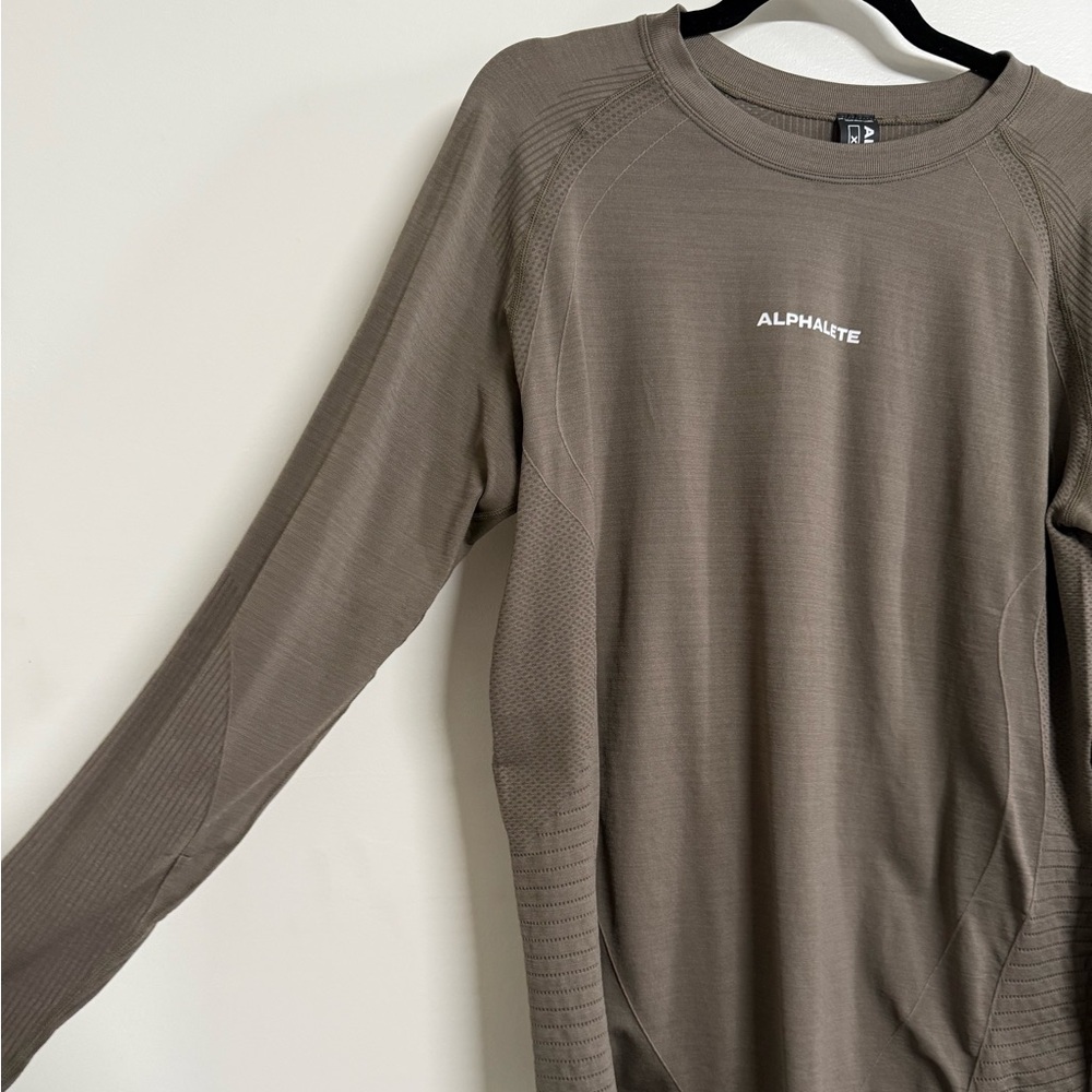Alphalete long sleeve
